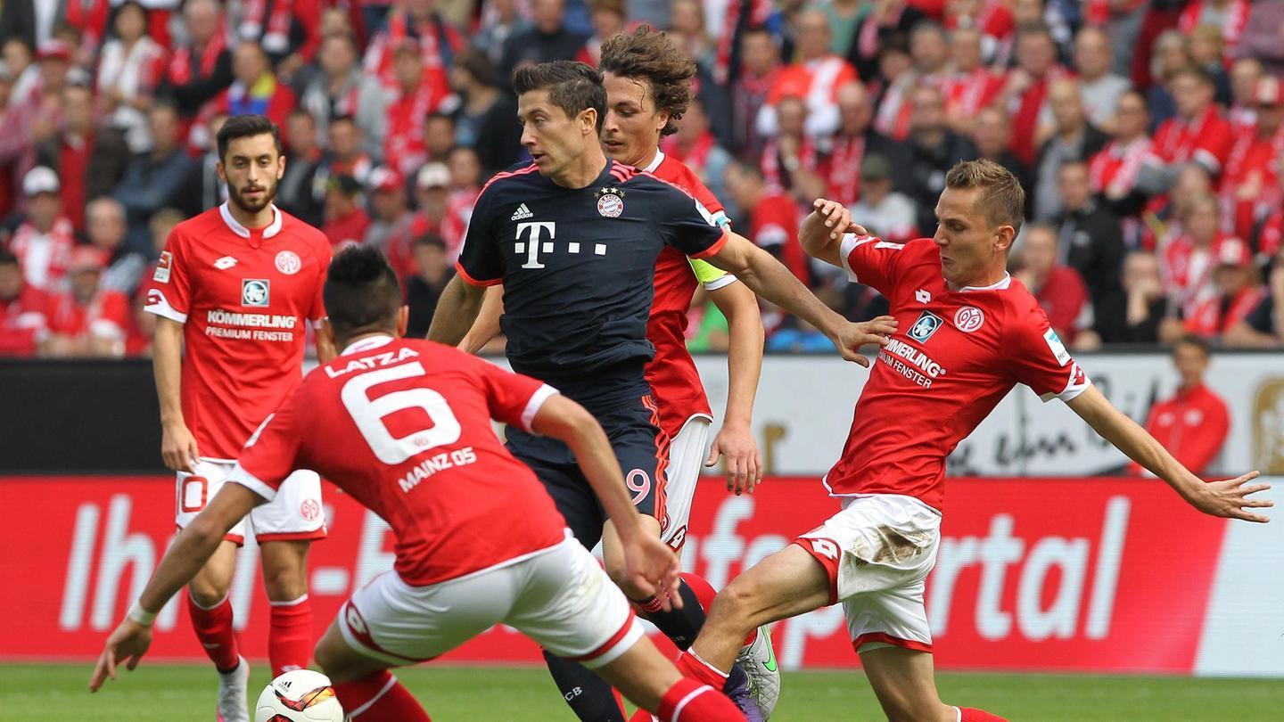 美记：德拉蒙德受伤后在球员通道坐上了轮椅