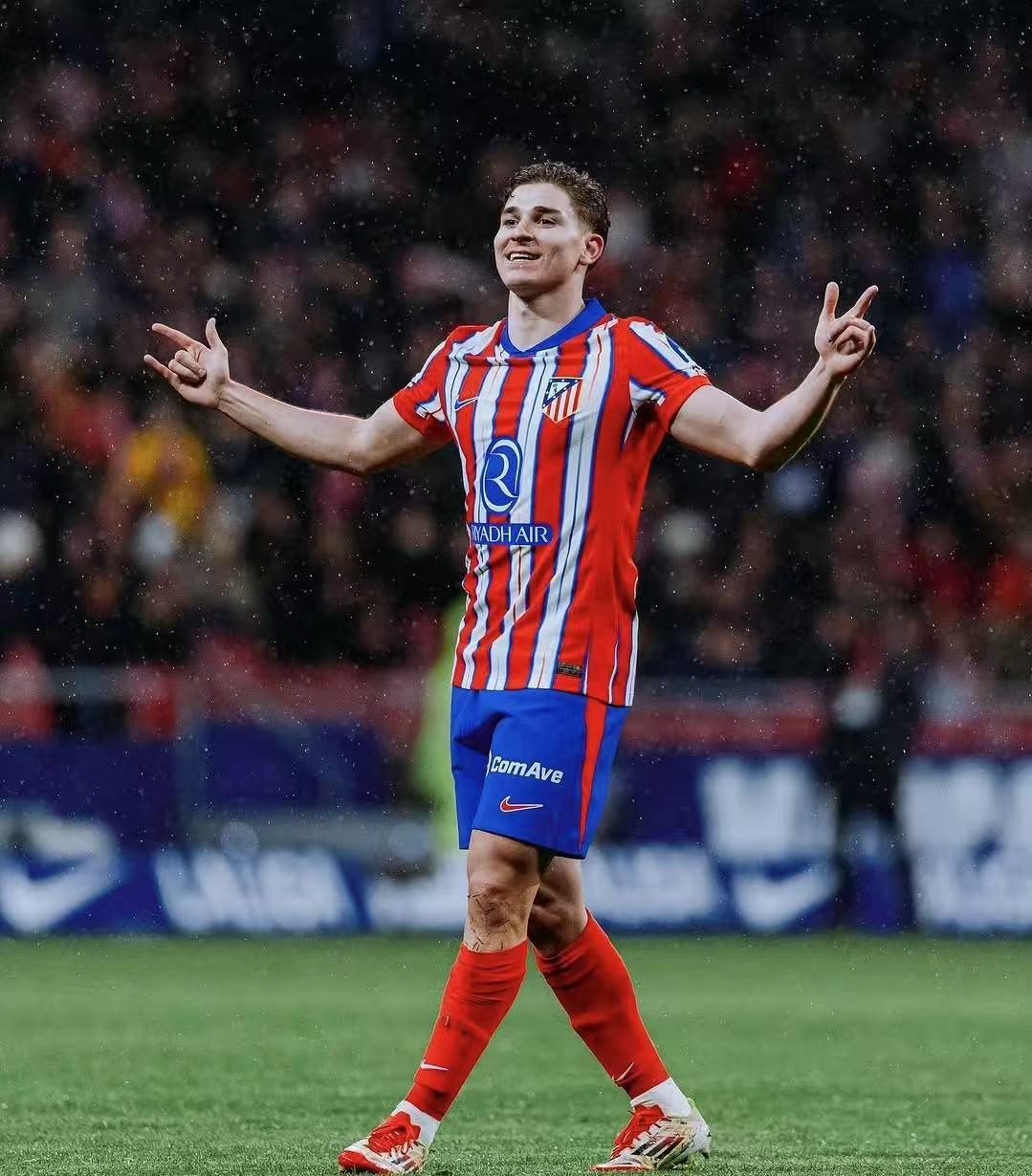 詹姆斯篮下连续得分